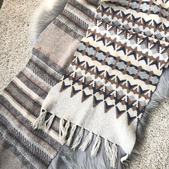 NWOT J. Crew chunky knit reversible scarf - Picture 2 of 6
